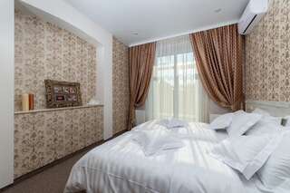 Отель Villa Sarra Барановичи Номер Делюкс с кроватью размера «king-size»-3