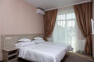 Отель Villa Sarra Барановичи Улучшенный двухместный номер с 2 отдельными кроватями-1